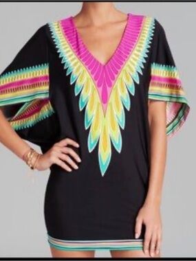 EUC Trina Turk stretchy coverup Vibrant Black Vneck swim coverup
